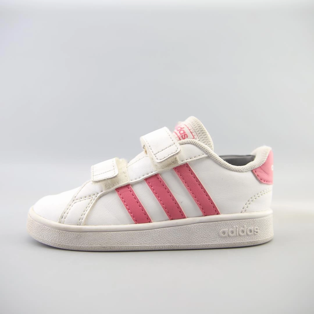 ADIDAS GRAND COURT Outfits With Hunter Rain Boots