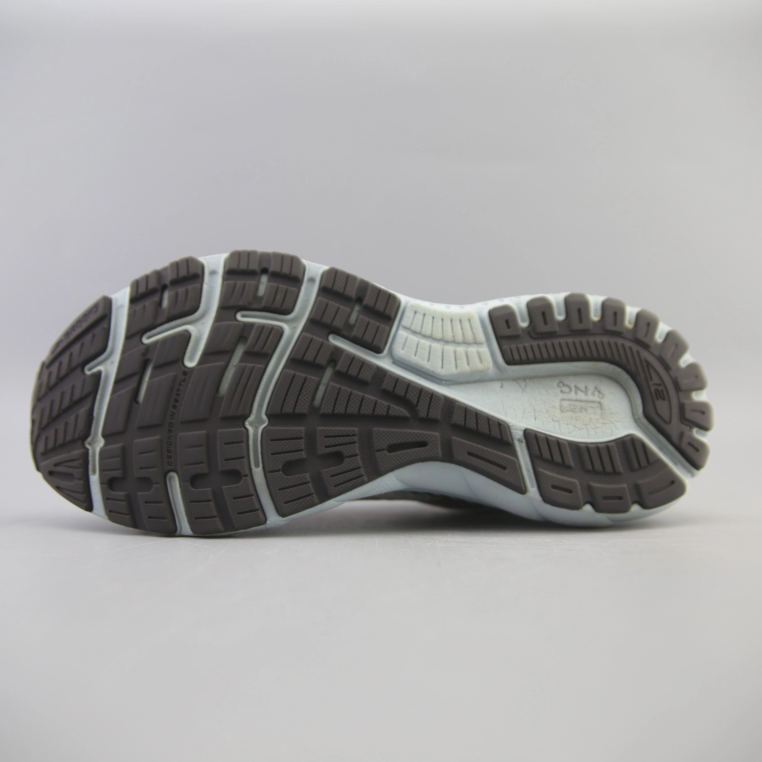 Wave Momentum 3 Mid Volleyball Shoe BROOKS ADRENALINE GTS 21