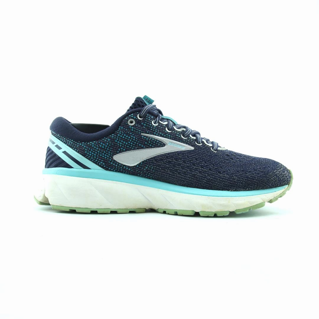 In Running Shoes BROOKS GHOST 11