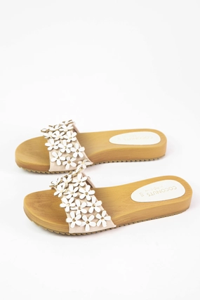 Chelsea 3D Flower Slide On Sandal, White | Coconuts by Matisse Chelsea Boot Brands