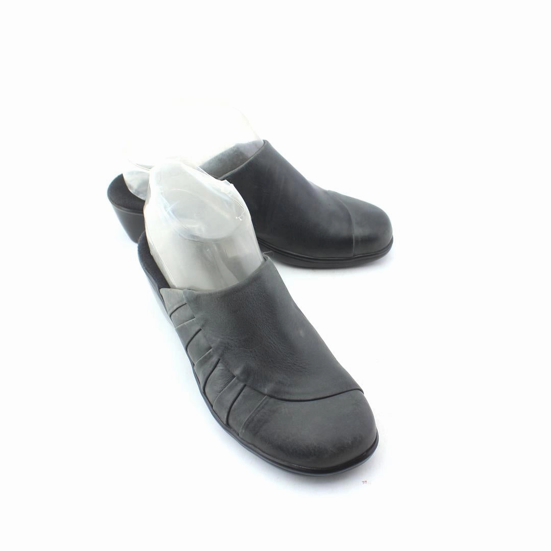 Shop Volleyball Shoes Nike CLARKS BENDABLES