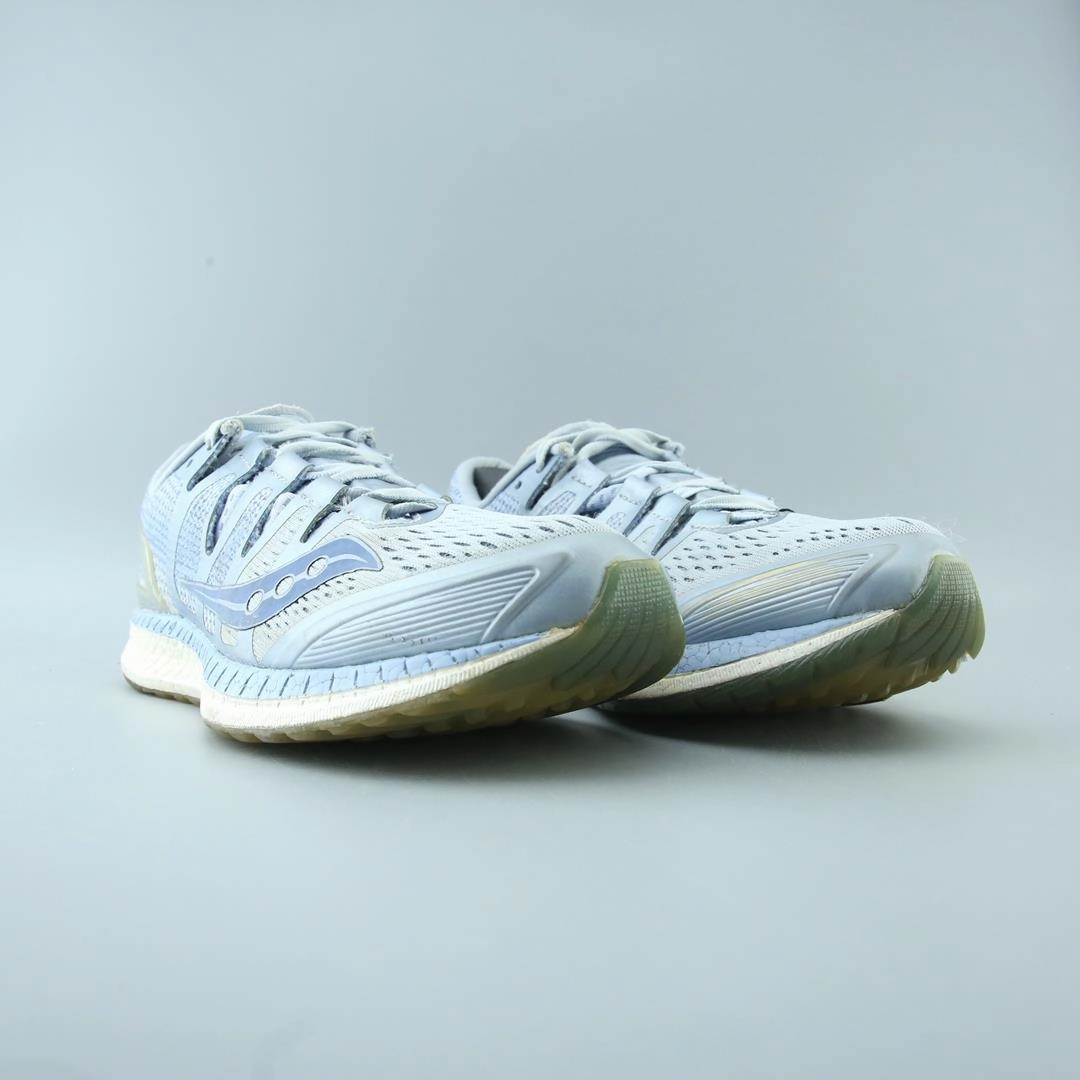 How To Wear Jeans With Running Shoes SAUCONY LIBERTY ISO