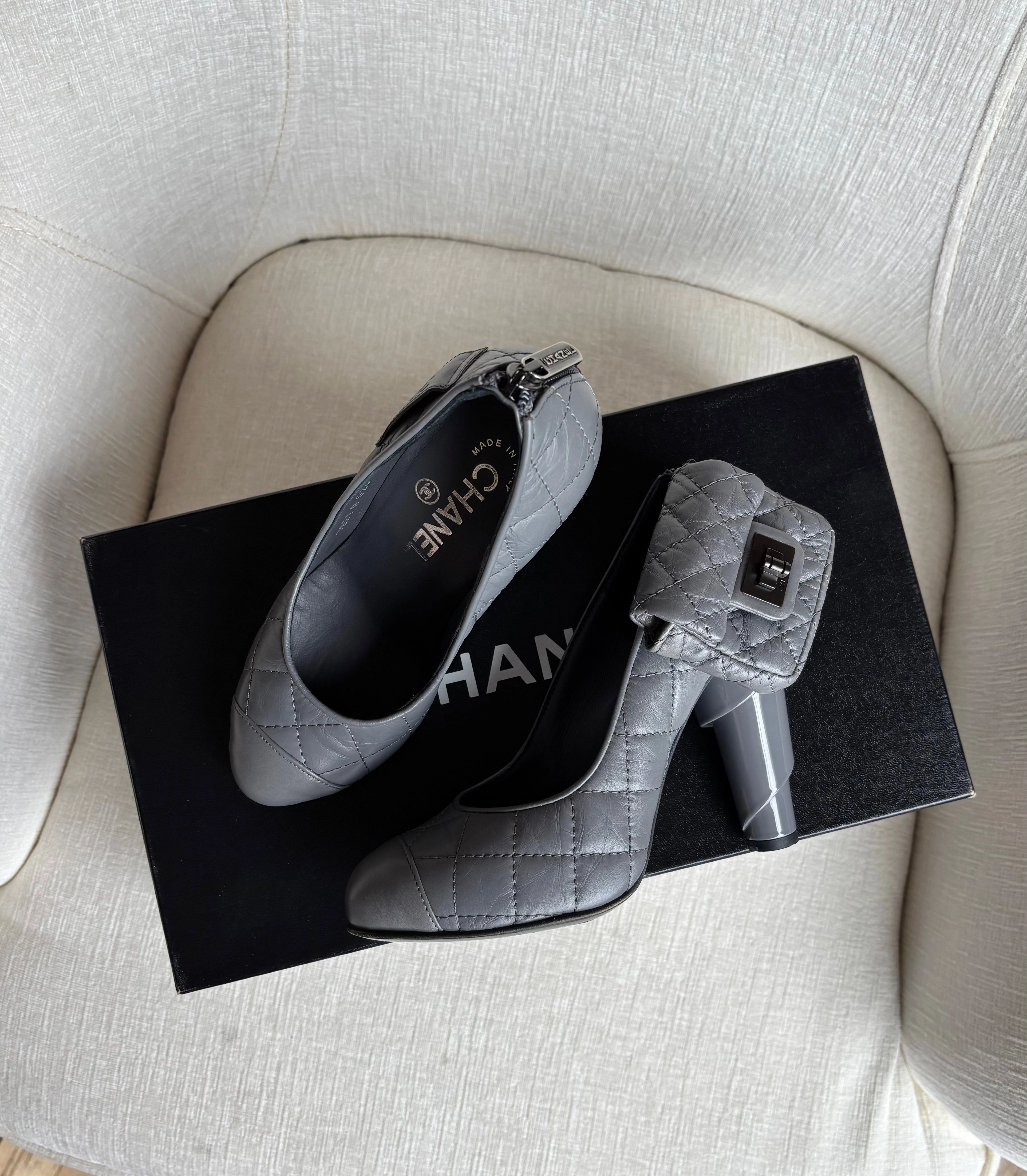 Ankle Boots Low Heel Chanel 'Reissue Pouch' Pumps - Women's 34