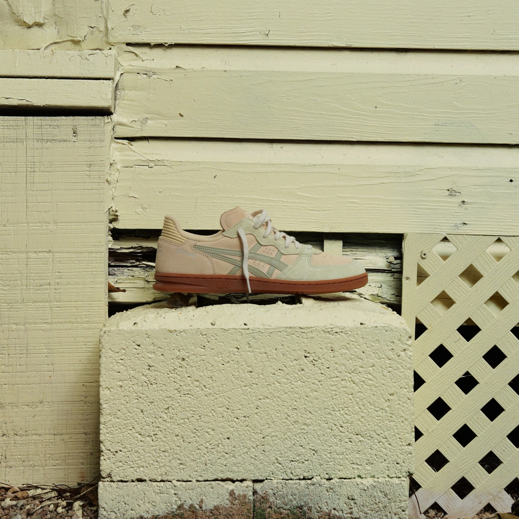 Asics Gel Fit Sana Cross Training Shoe Mens Asics Skyhand OG (Marzipan/Dried Lead)