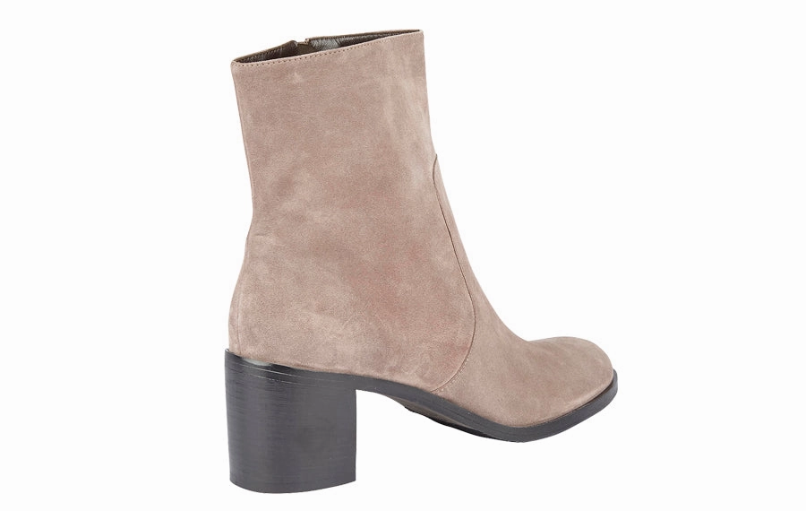 Br Amy 1960s Ankle Boots