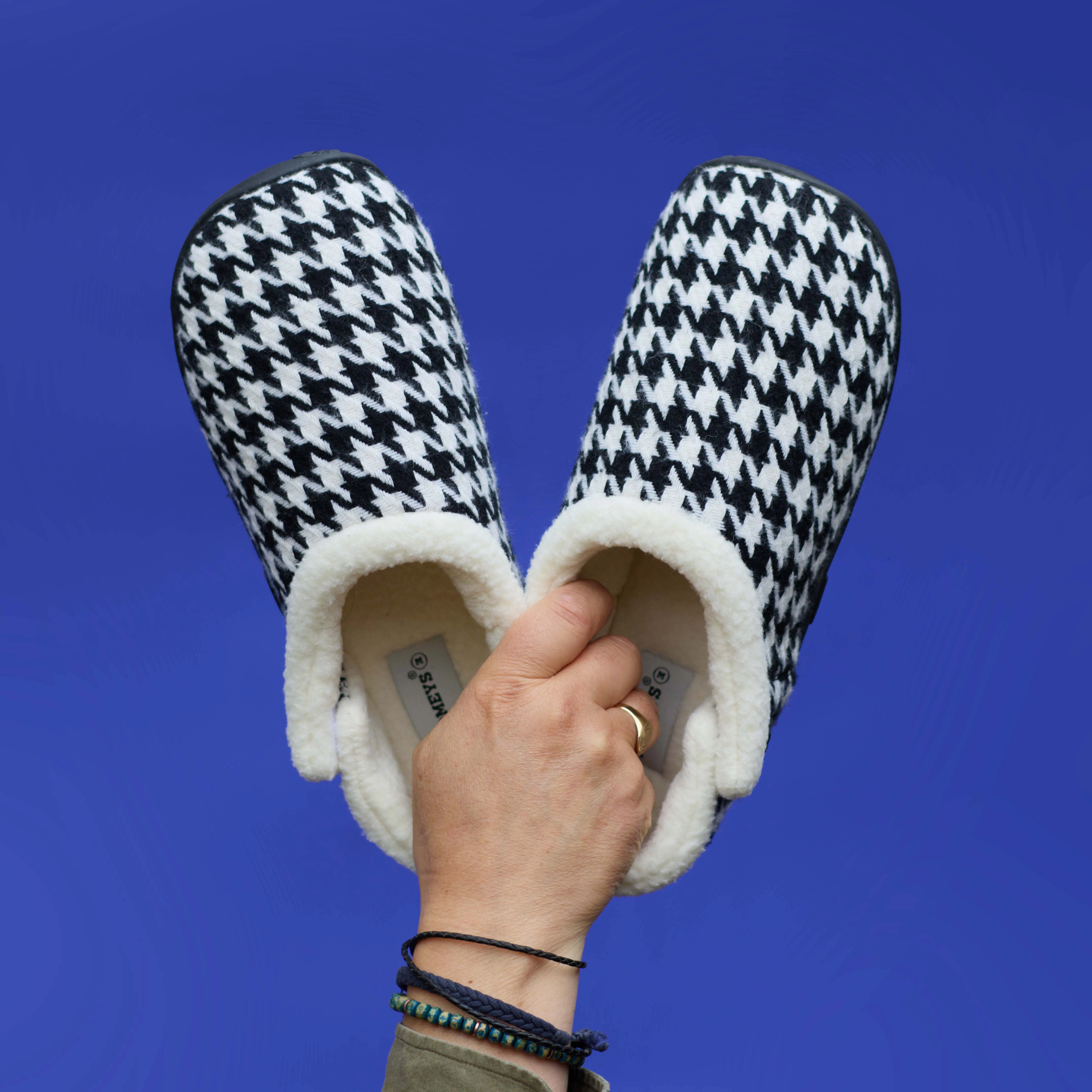 Freeze - Black & White Dogtooth Men's Slippers Chip And Dale Slippers