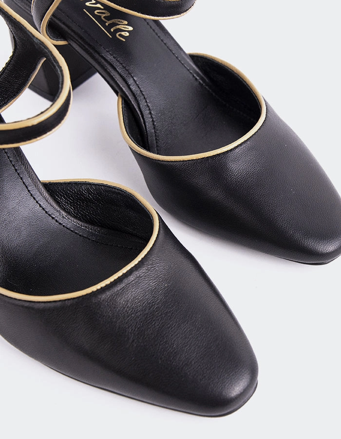 Gouda Black Leather Ankle Boots With Zip