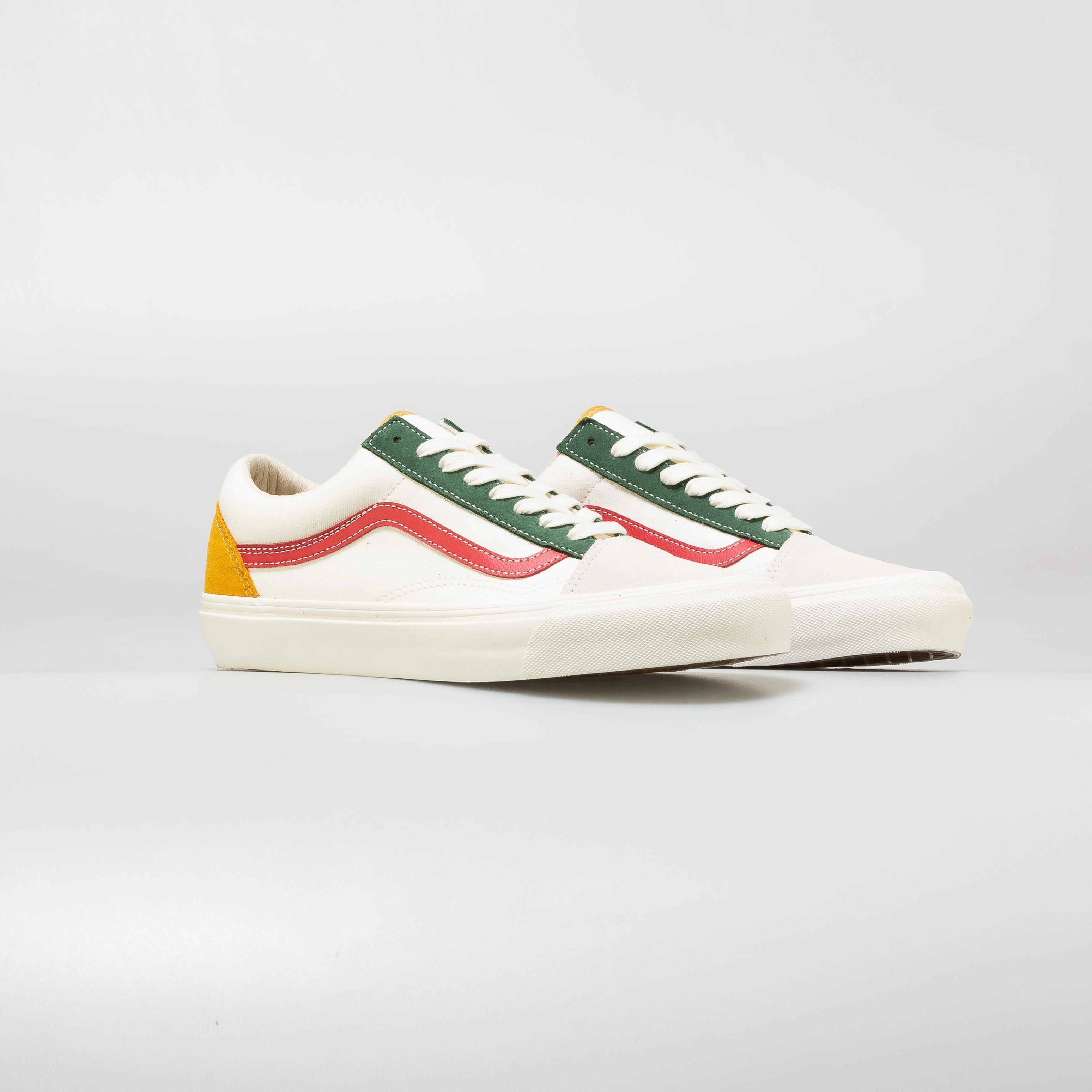 Vault OG Old Skool LX Mens Skateboarding Shoe - Bone/Multi Chuck Taylor All Star Pro High Skate Shoes