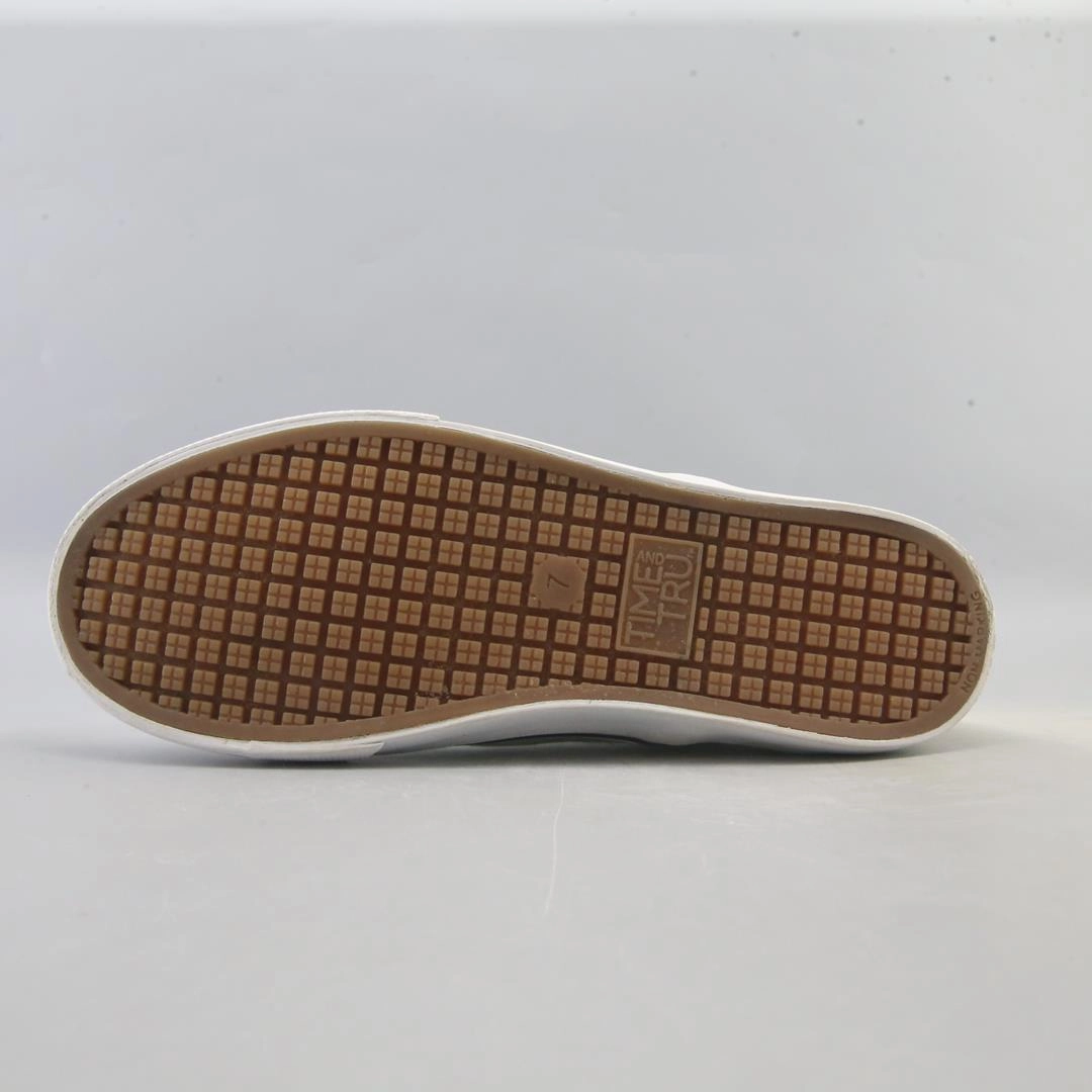 Volleyball Shoes. TIME AND TRU .