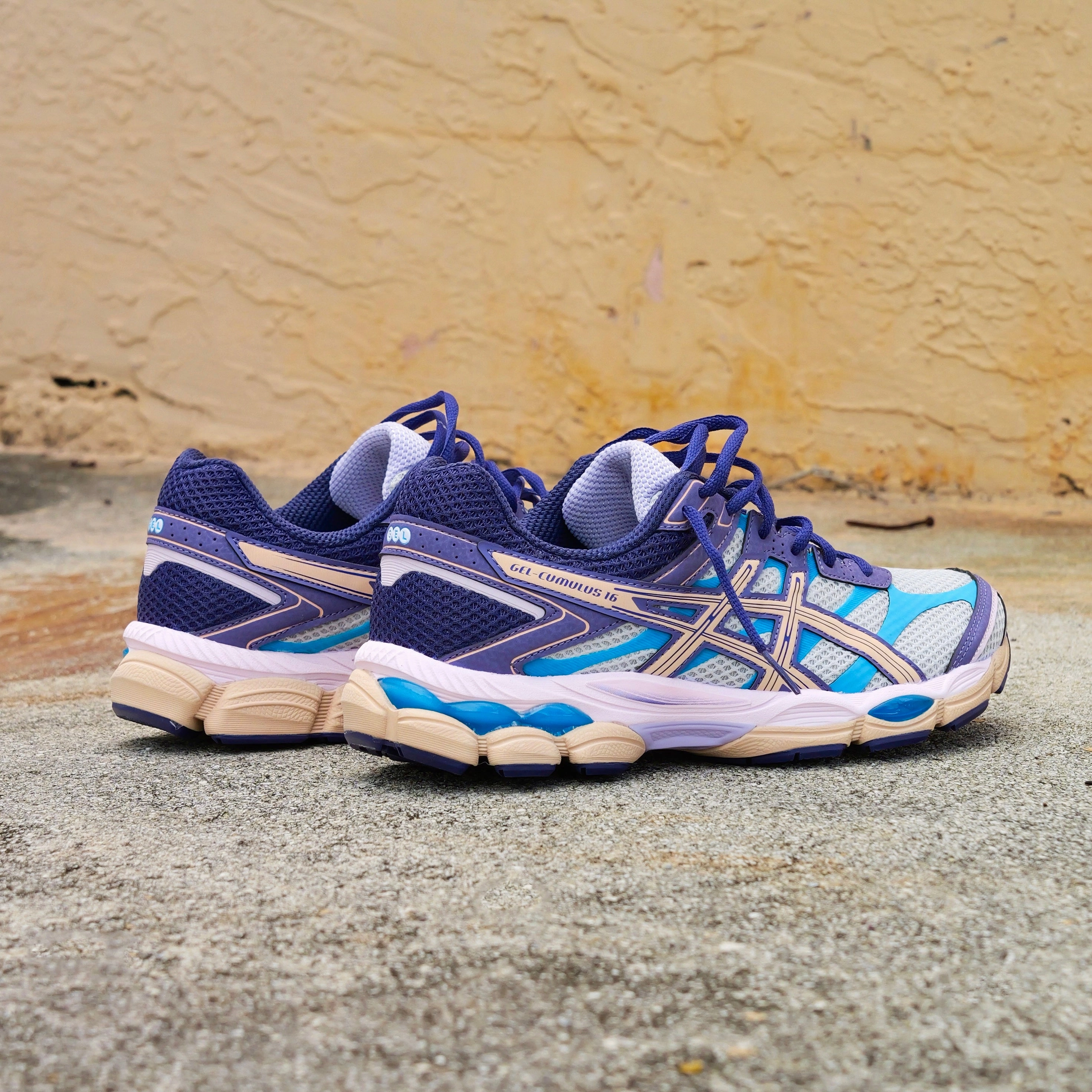 Asics Shoes Gel Kayano 18 Mens Asics Gel-Cumulus 16 (Cloud Grey/Bisque)