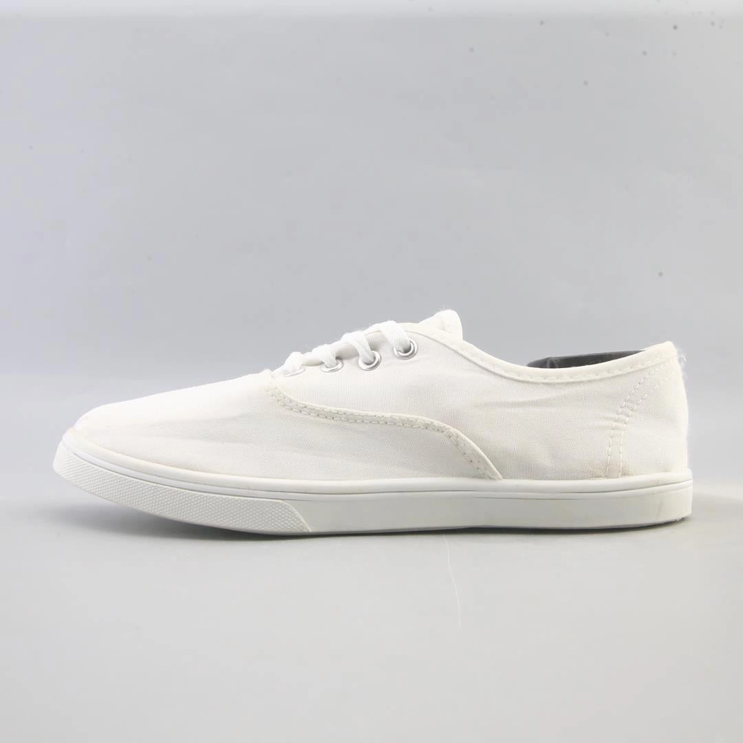 MERRY SCOTT . Nike Spike Volleyball Shoes