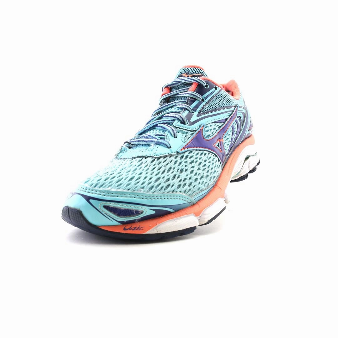 MIZUNO WAVE INSPIRE 13 Best Shoes For Badminton Players