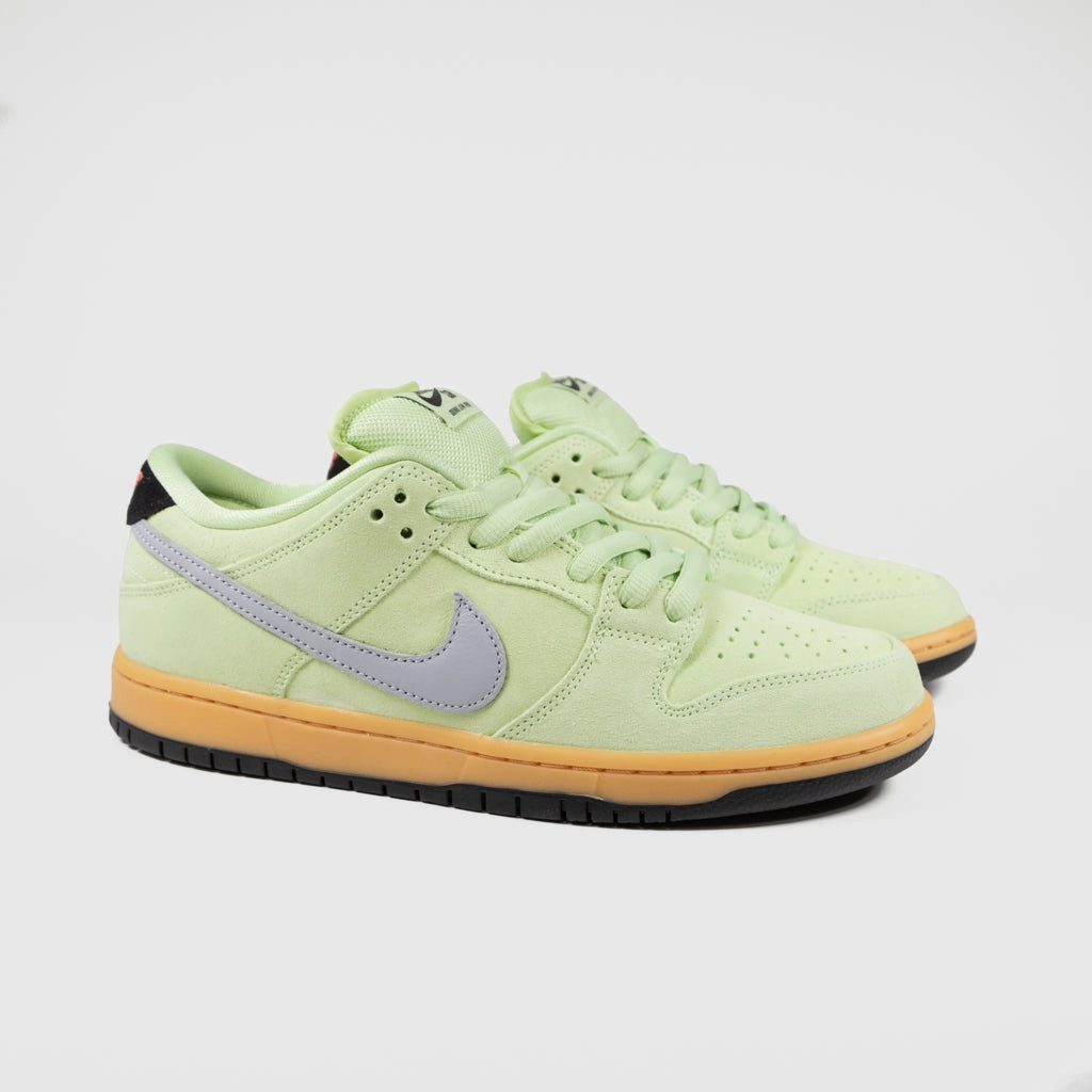 Nike Tiempo Indoor Shoes Nike SB - 'Verdugo Mountain' Dunk Low Pro Shoes - Light Liquid Lime / Wolf Grey - Black