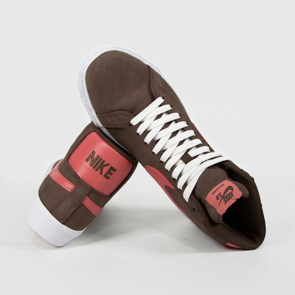 Gold Nike Shoes Nike SB - Blazer Mid Shoes - Baroque Brown / Adobe