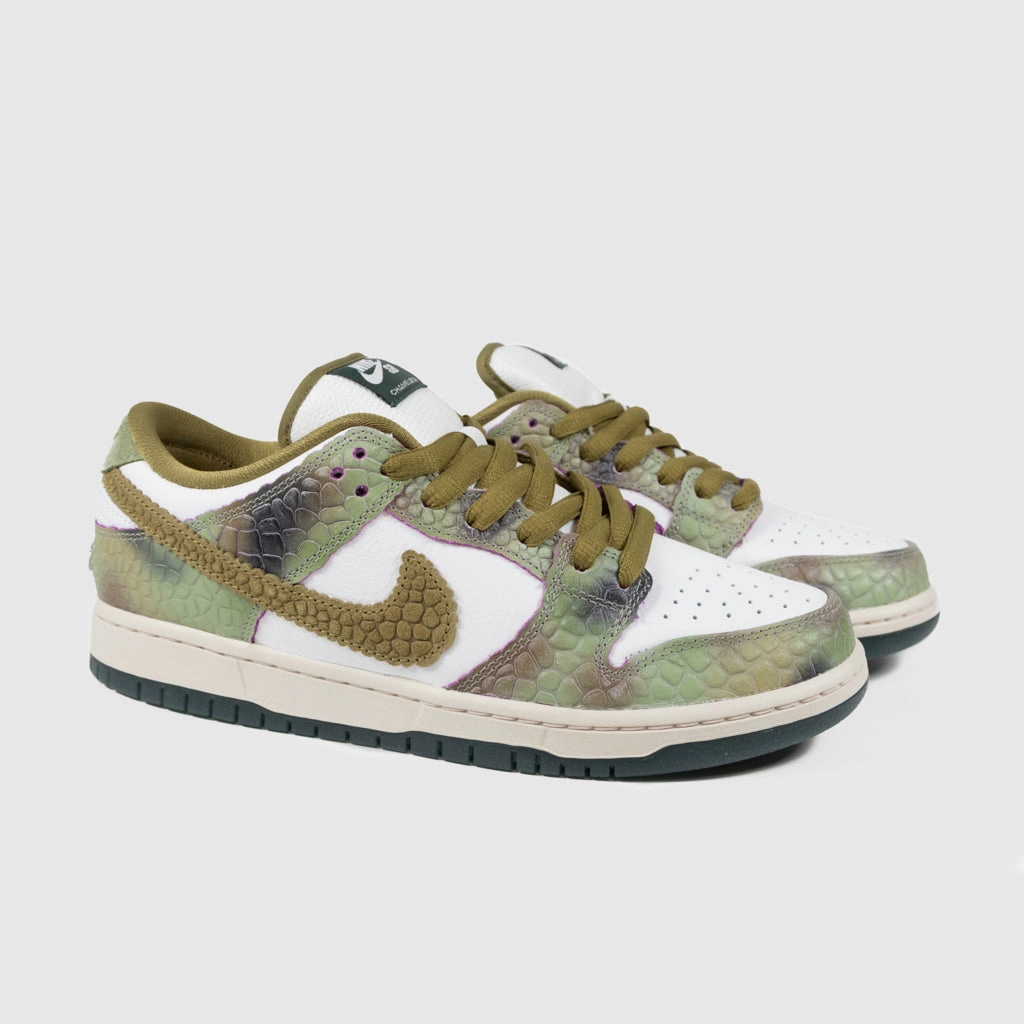 Nike SB - Dunk Low Pro 'Chameleon' Shoes - Oil Green / Desert Moss - White Nike Metcon 1 Shoes