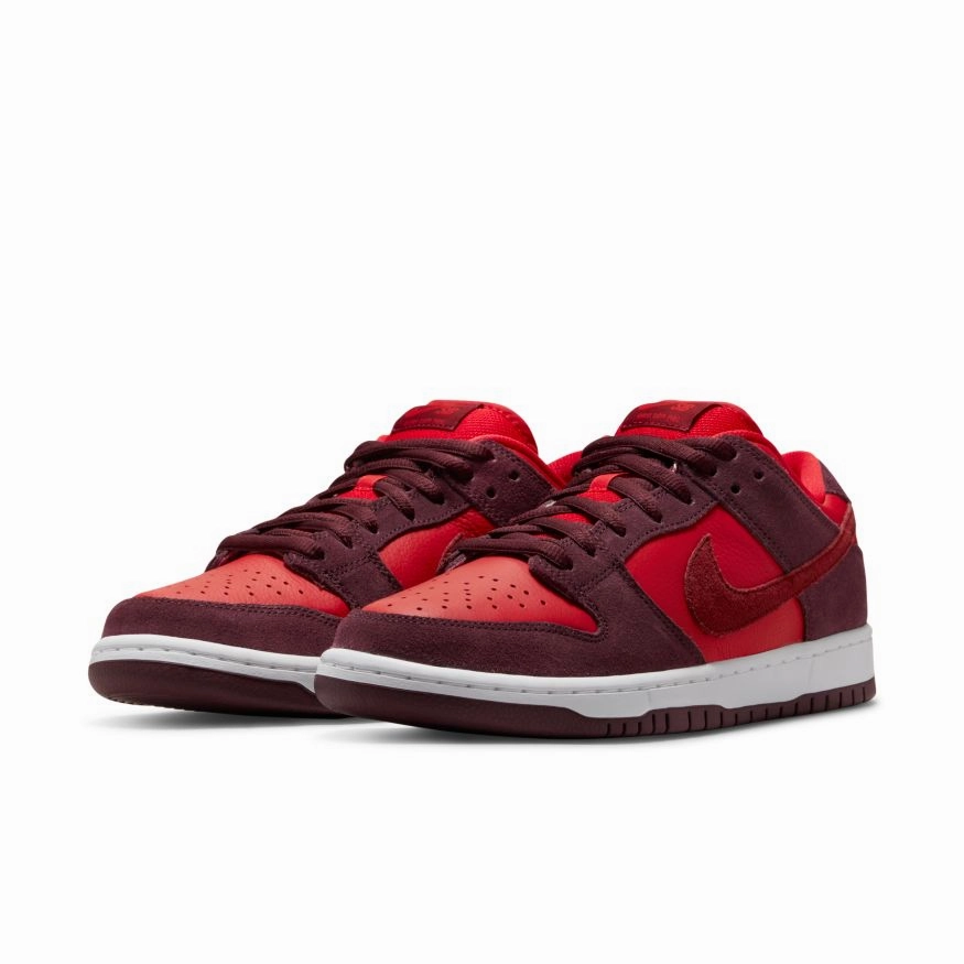 Nike Air Max Nuaxis Running Shoes Nike SB - Dunk Low Pro Shoes - Burgundy Crush / Team Red / University Red