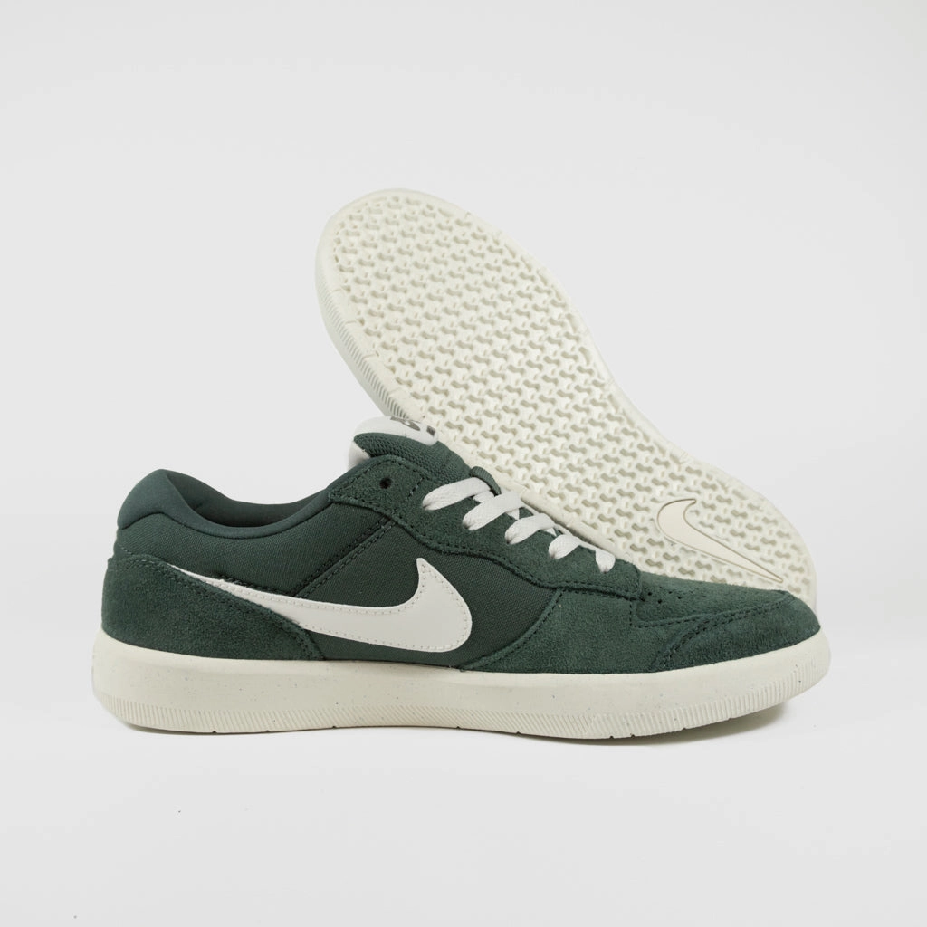 Nike Reverse Swoosh Shoes Nike SB - Force 58 Shoes - Vintage Green / Sail