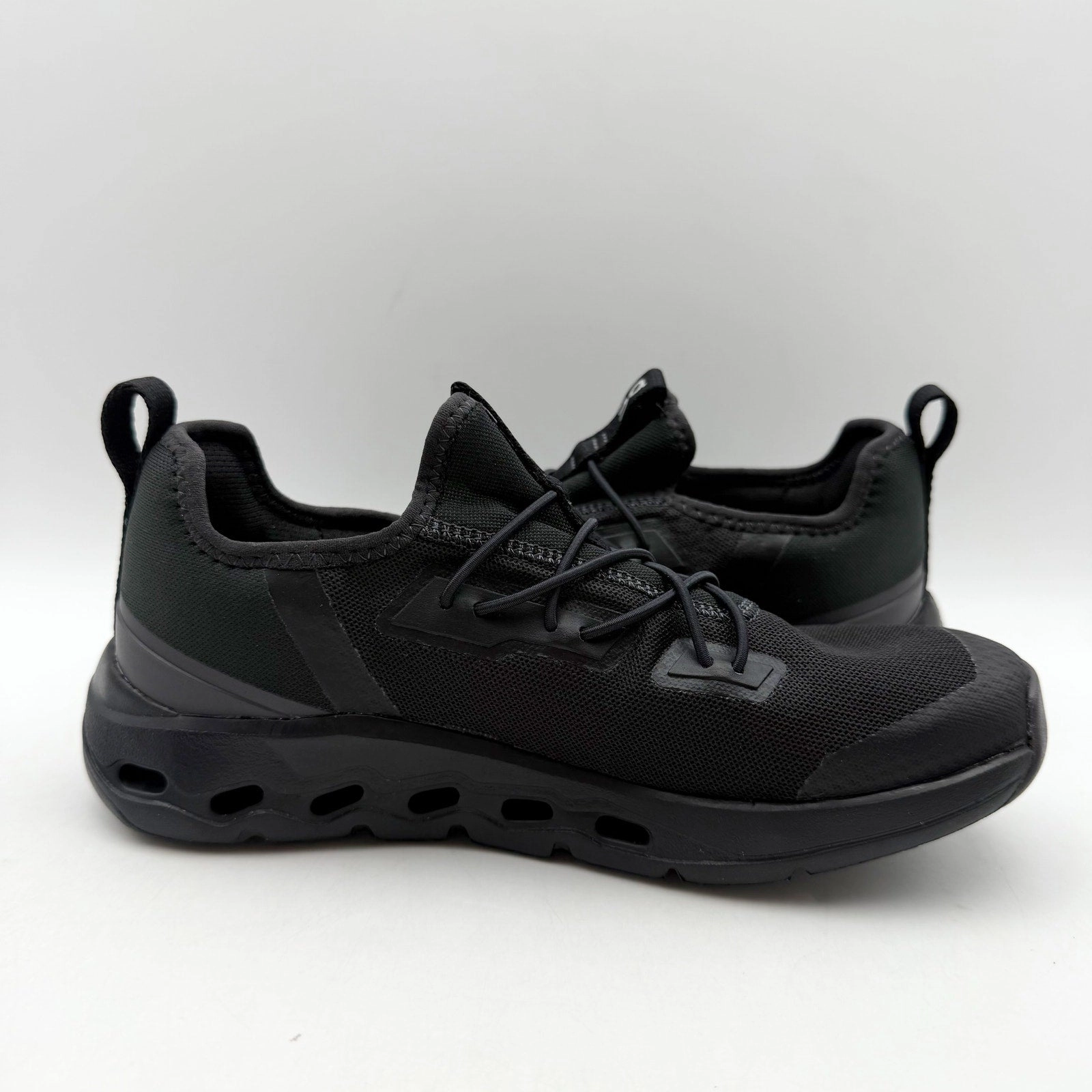 Running Shoes On On Kids Cloudleap Running Sneakers US 1.5 EU 33 Black Athletic NIB