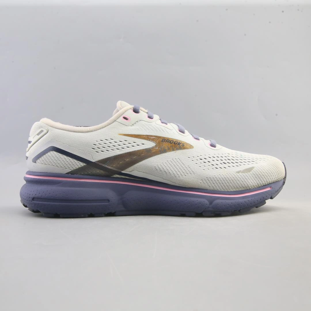 BROOKS GHOST 15 Best Shoes For Beach Volleyball