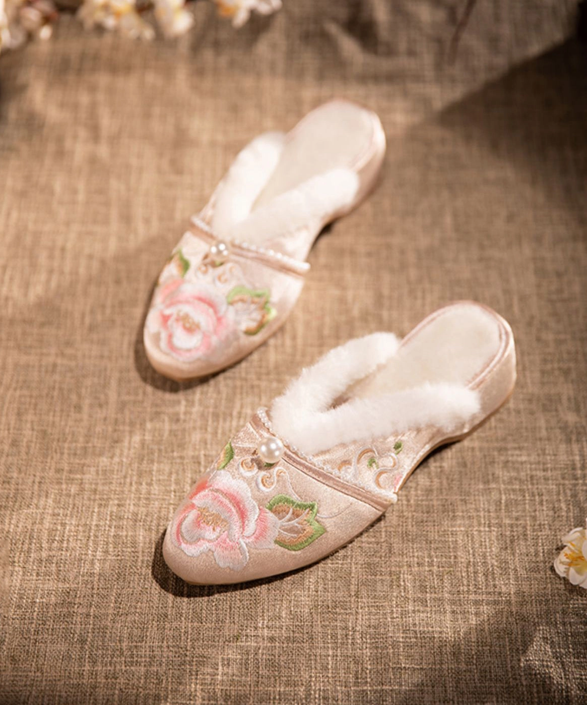 Retro White Slippers Shoes Warm Fleece Splicing Chunky Embroidery RX022 Best Bedroom Slippers