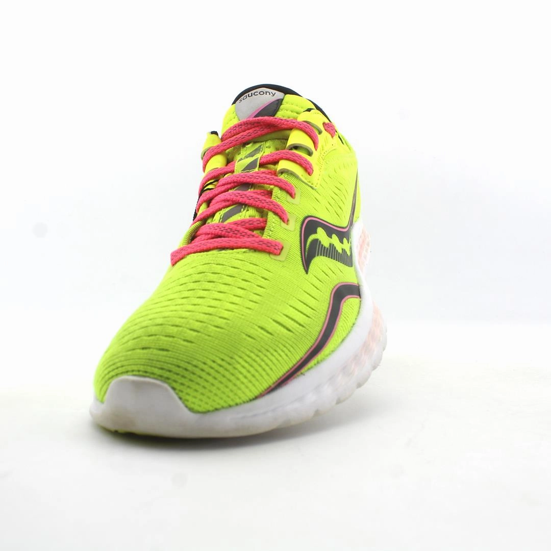 SAUCONY KINVARA 11 Mizuno Wave Bolt 6 Volleyball Shoes