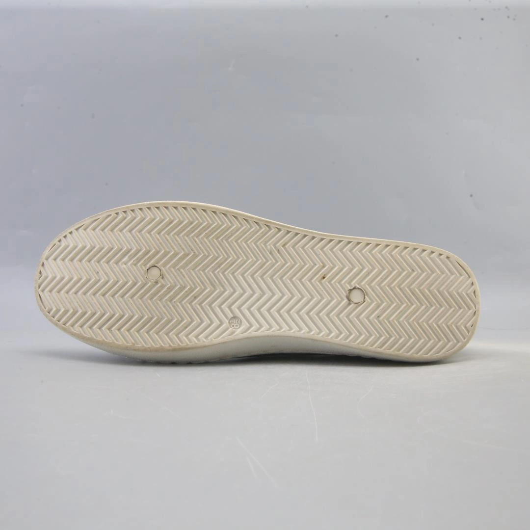 VINTAGE HAVANA . Asics Volleyball Shoes Size 5