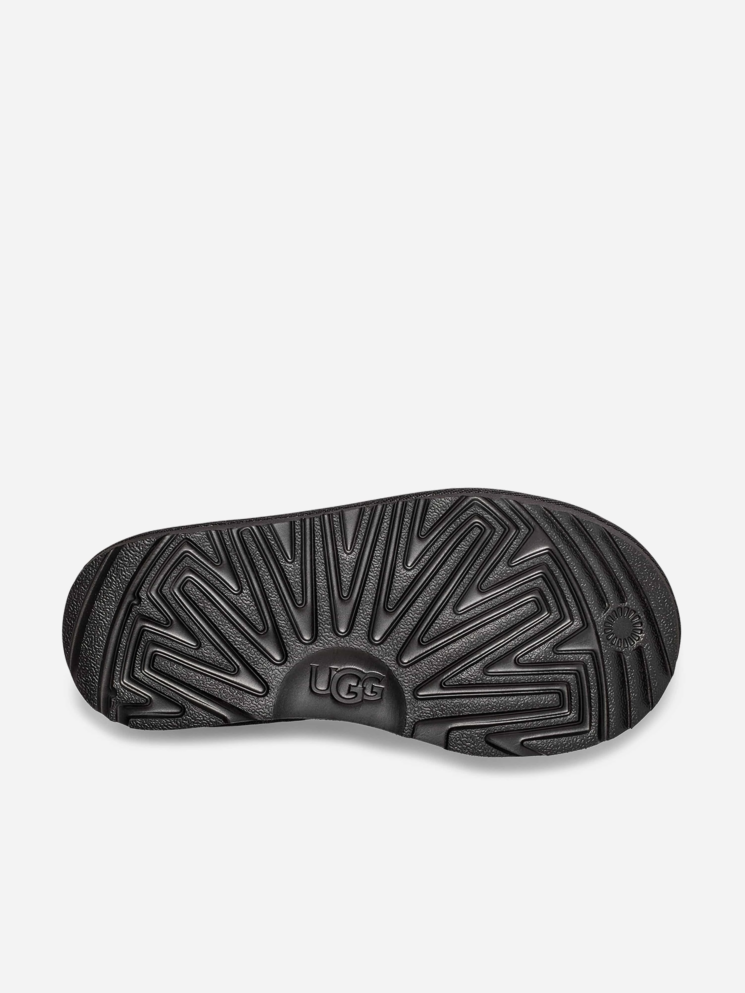 Everly Slides UGG Kids Classic Slip-On in Black